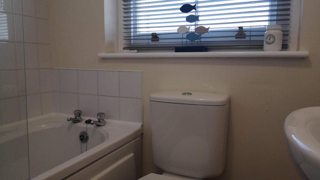 Coastal Escape Deal - 2 Bedroom House -Short Lets & Serviced Accommodation エクステリア 写真