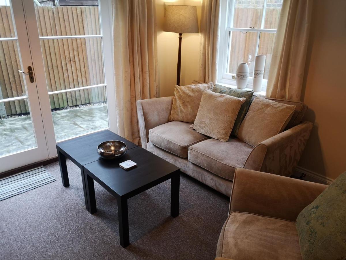 Coastal Escape Deal - 2 Bedroom House -Short Lets & Serviced Accommodation エクステリア 写真